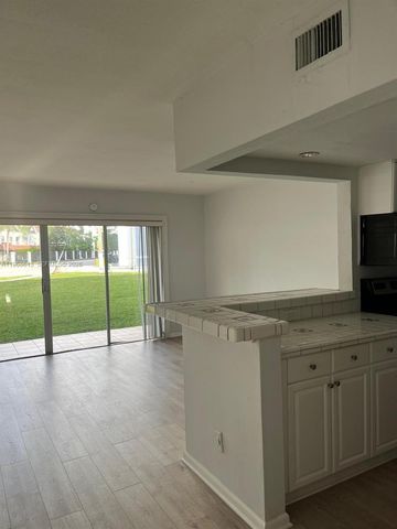 7304 SW 82nd St A105, Miami, FL 33143