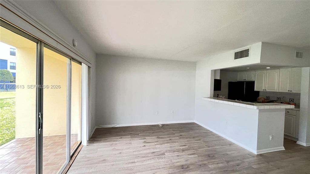 7304 SW 82nd St A105, Miami, FL 33143