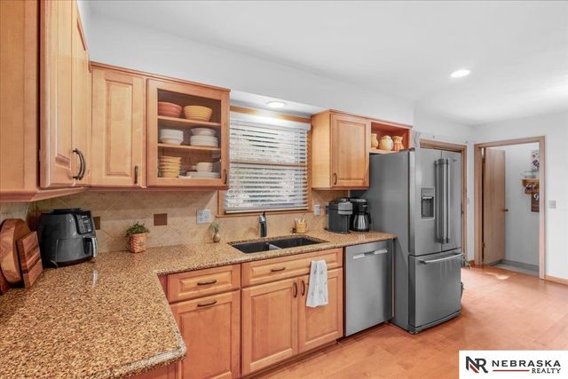 431 Lakewood Drive, Lincoln, NE 68510