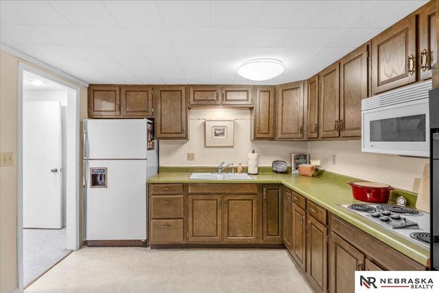 431 Lakewood Drive, Lincoln, NE 68510