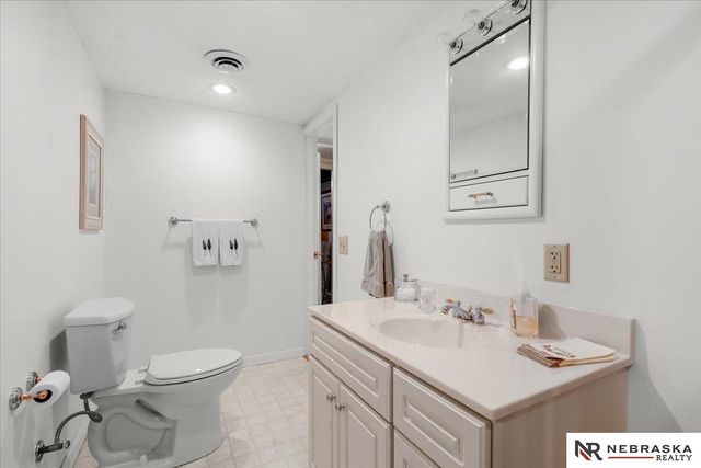 431 Lakewood Drive, Lincoln, NE 68510
