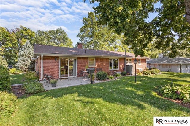 431 Lakewood Drive, Lincoln, NE 68510