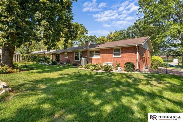 431 Lakewood Drive, Lincoln, NE 68510