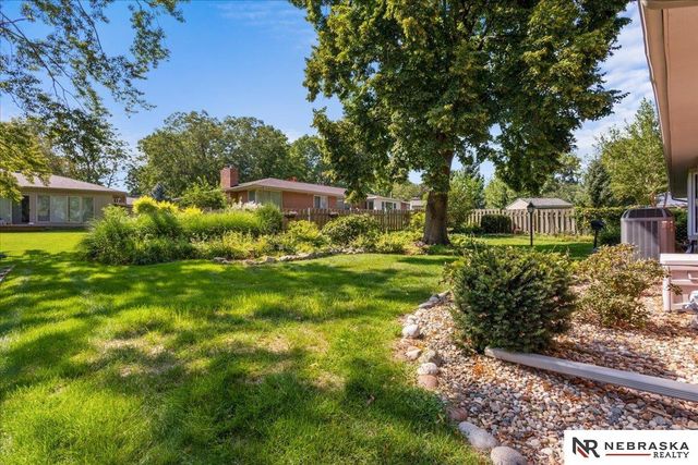 431 Lakewood Drive, Lincoln, NE 68510