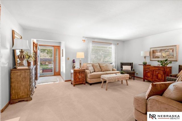 431 Lakewood Drive, Lincoln, NE 68510