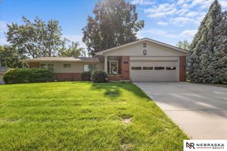 431 Lakewood Drive, Lincoln, NE 68510