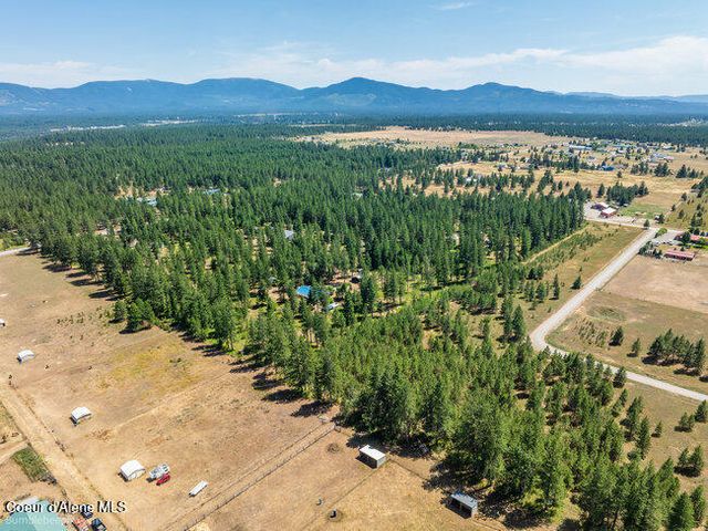 3003 E Carver Lane, Athol, ID 83801