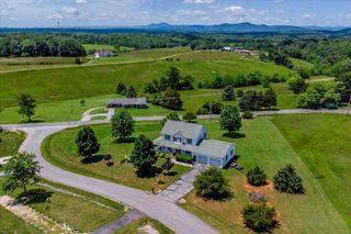 1064 Savanna Hills DR, Moneta, VA 24121