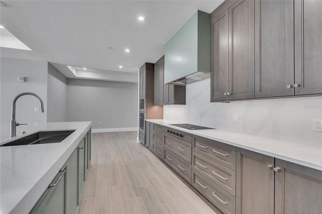 70 AVENIDA VENECCIA 202, Sarasota, FL 34242