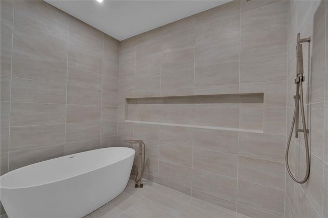 70 AVENIDA VENECCIA 202, Sarasota, FL 34242