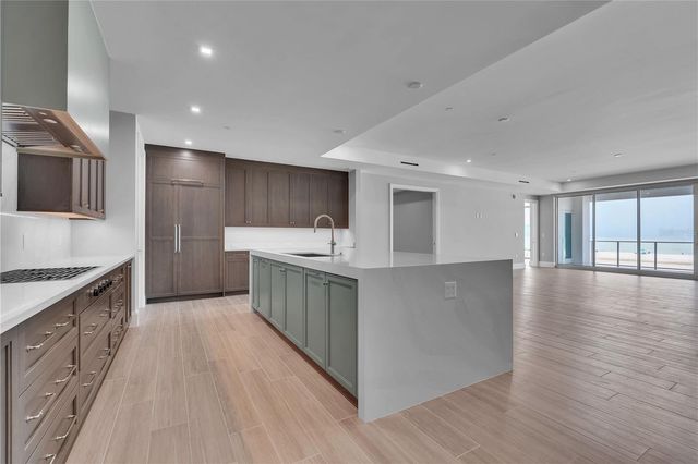 70 AVENIDA VENECCIA 202, Sarasota, FL 34242