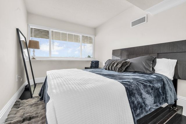 333 S Sunset Drive 204, Fort Lauderdale, FL 33301