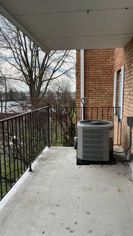 1110 N Farnsworth Avenue 211, Aurora, IL 60505