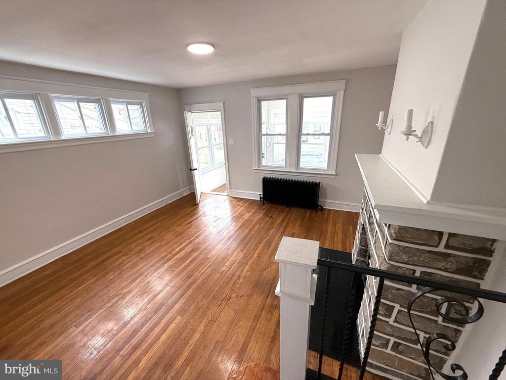 Image 2 of property listing at 423 BONSALL AVE, Lansdowne, PA 19050