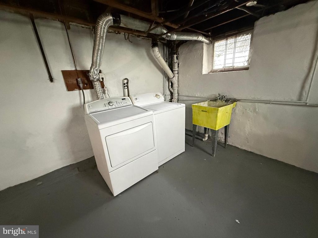 Image 29 of property listing at 423 BONSALL AVE, Lansdowne, PA 19050
