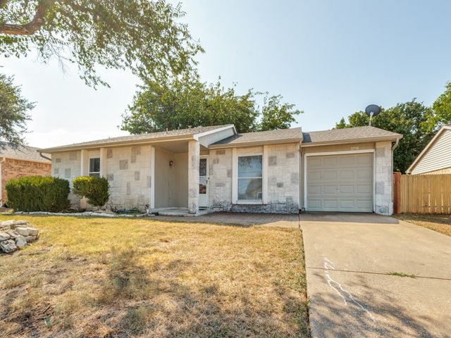 5716 Pearce Street, The Colony, TX 75056
