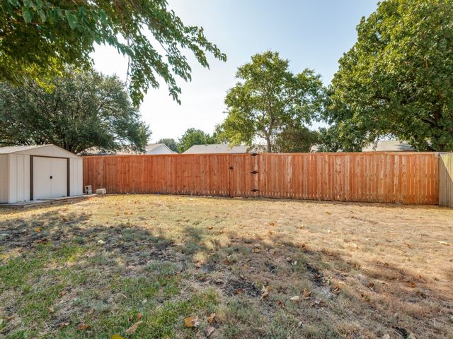 5716 Pearce Street, The Colony, TX 75056