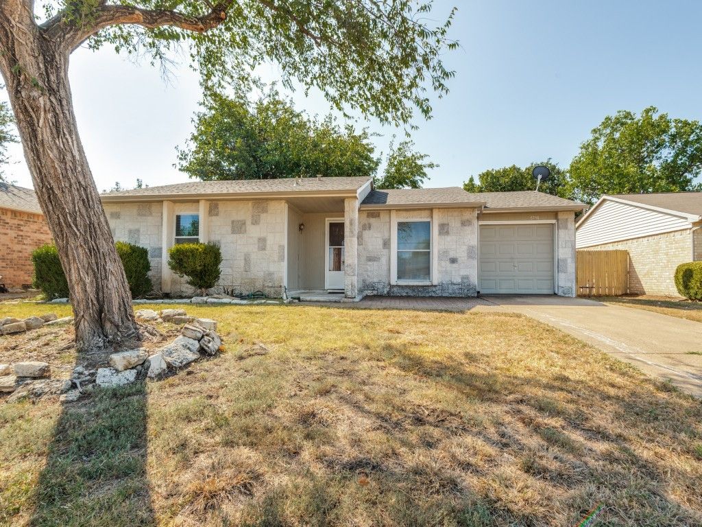 5716 Pearce Street, The Colony, TX 75056