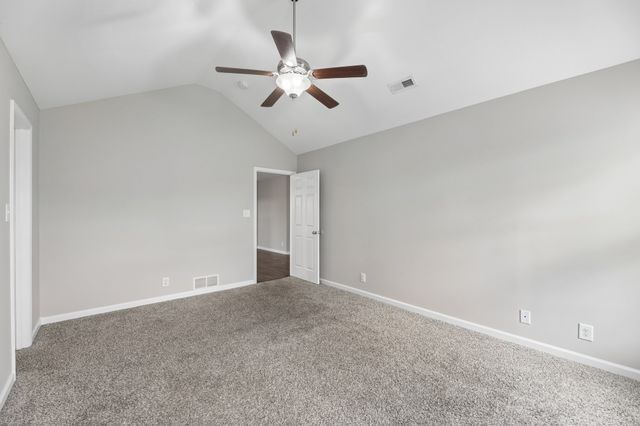 145 Bob White Trl, Oak Grove, KY 42262