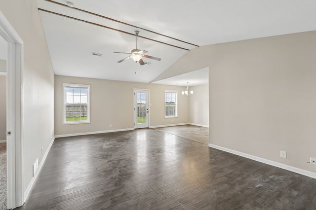 145 Bob White Trl, Oak Grove, KY 42262
