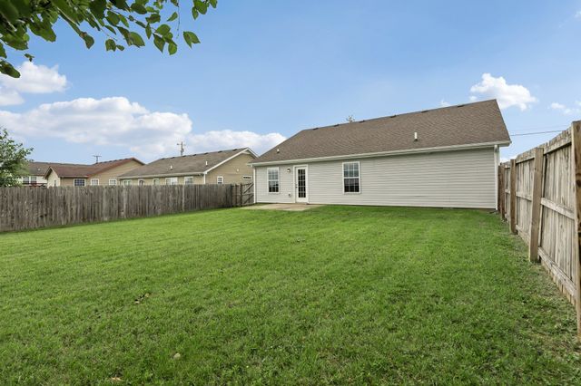 145 Bob White Trl, Oak Grove, KY 42262
