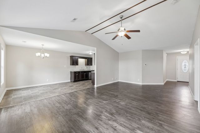 145 Bob White Trl, Oak Grove, KY 42262