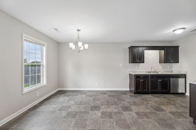 145 Bob White Trl, Oak Grove, KY 42262