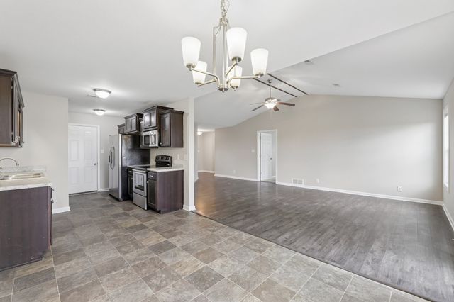 145 Bob White Trl, Oak Grove, KY 42262