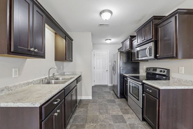 145 Bob White Trl, Oak Grove, KY 42262