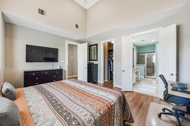 8806 Lakeshore Bend Drive, Houston, TX 77080
