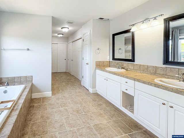 1357 Kitsap Ct NW, Salem, OR 97304