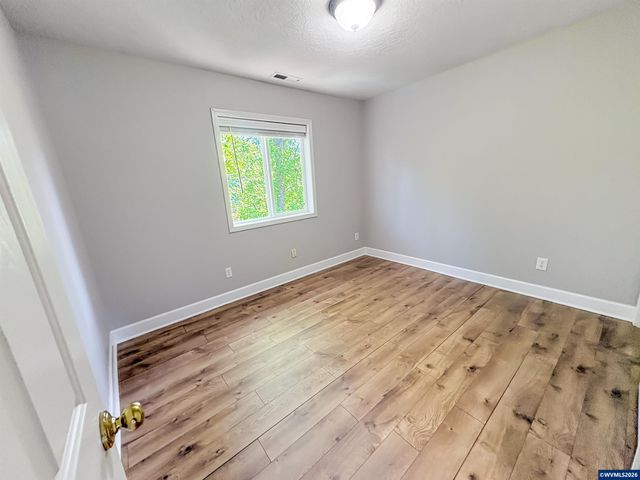 1357 Kitsap Ct NW, Salem, OR 97304