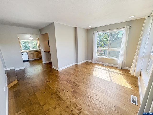 1357 Kitsap Ct NW, Salem, OR 97304