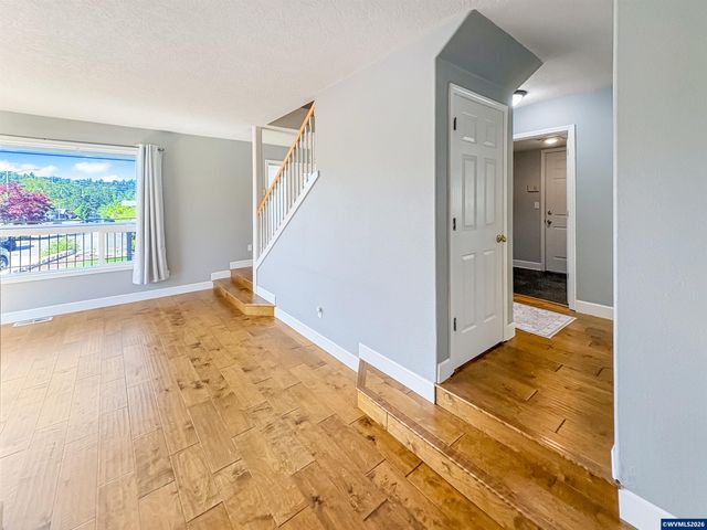 1357 Kitsap Ct NW, Salem, OR 97304