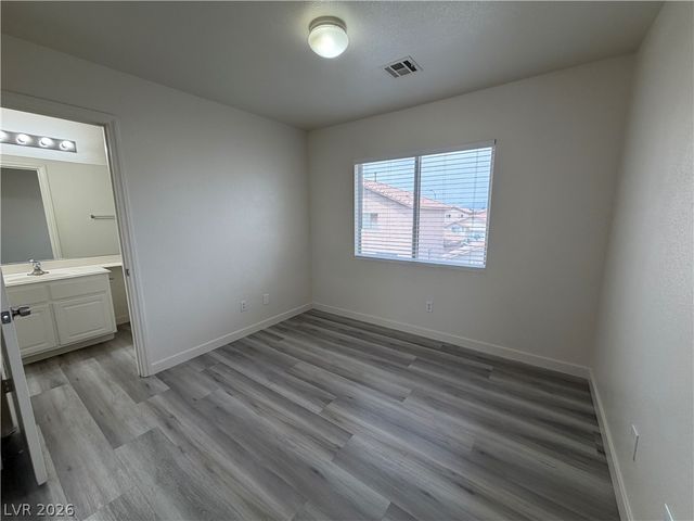 1094 Scarlet Haze Avenue, Las Vegas, NV 89183