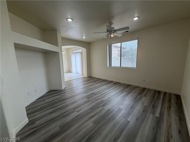 1094 Scarlet Haze Avenue, Las Vegas, NV 89183