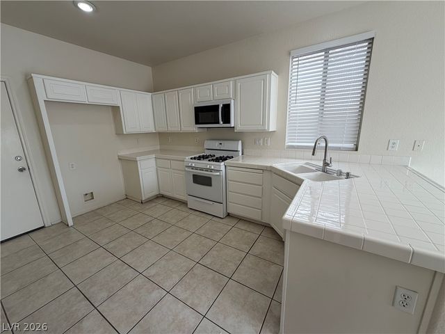 1094 Scarlet Haze Avenue, Las Vegas, NV 89183