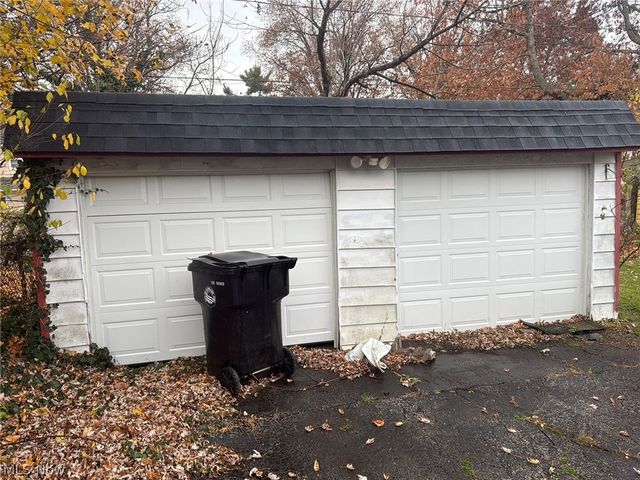 17316 Throckley Avenue, Cleveland, OH 44128