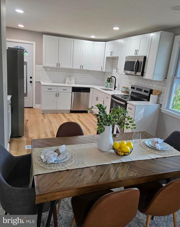 212 4TH AVE, Halethorpe, MD 21227