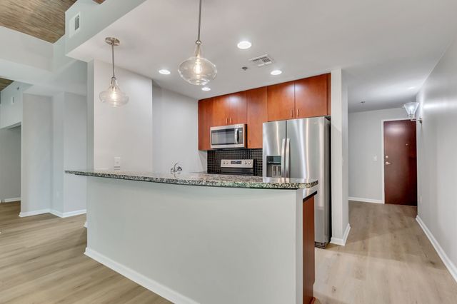 415 Church St Apt 1105, Nashville, TN 37219