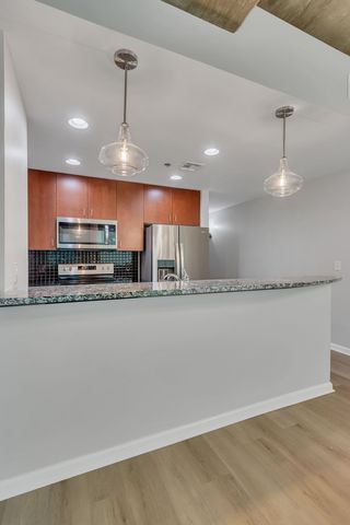415 Church St Apt 1105, Nashville, TN 37219