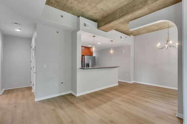 415 Church St Apt 1105, Nashville, TN 37219