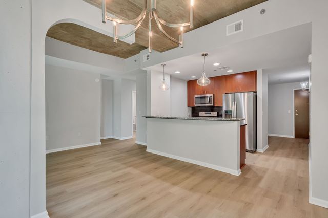 415 Church St Apt 1105, Nashville, TN 37219