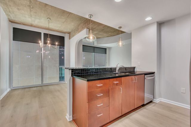 415 Church St Apt 1105, Nashville, TN 37219