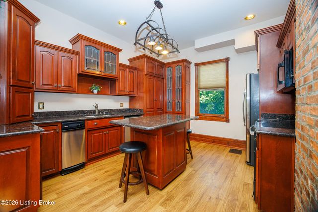 1238 Ormsby Ct, Louisville, KY 40203