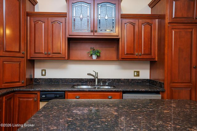 1238 Ormsby Ct, Louisville, KY 40203