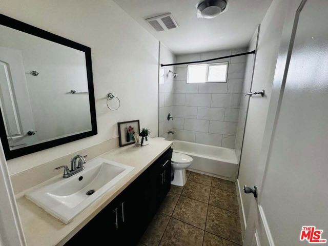 601 W 84th Street, Los Angeles, CA 90044