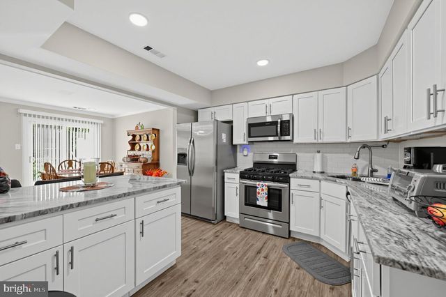 5 THORNHILL CT, Sicklerville, NJ 08081