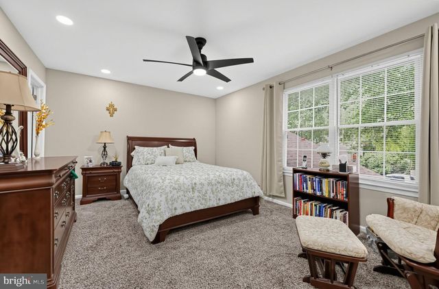 5 THORNHILL CT, Sicklerville, NJ 08081