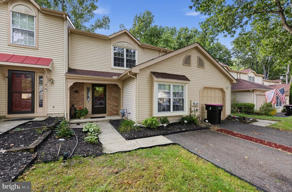 5 THORNHILL CT, Sicklerville, NJ 08081